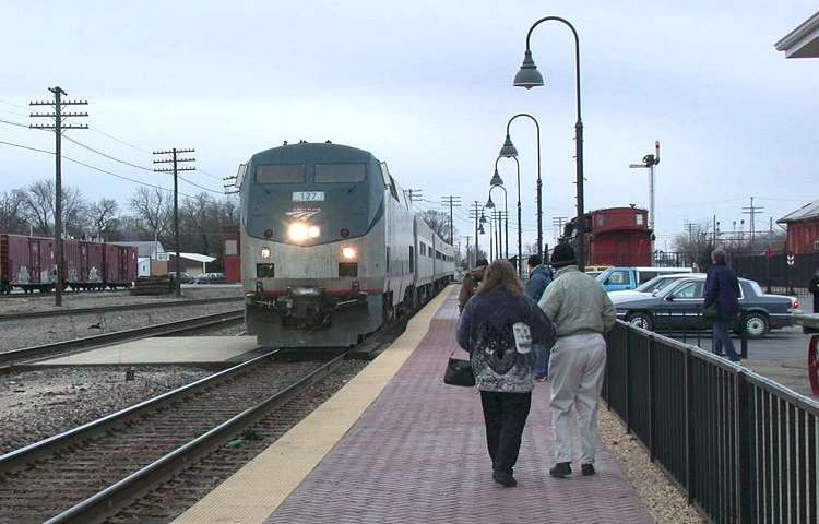 Photo of Amtrak Illinois Zephyr, Mendota, Illinois, December 2004