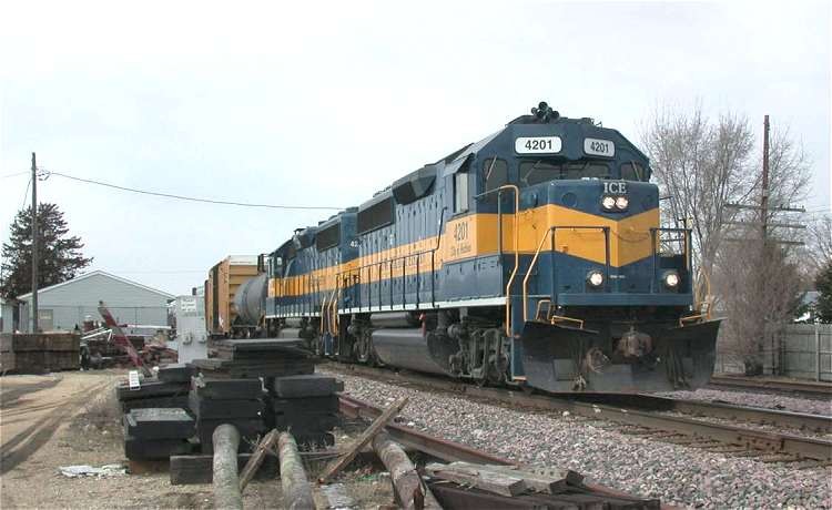 Photo of IC&E GP40-2 Units 4201-4202, Kirkland, Illinois, February 2006