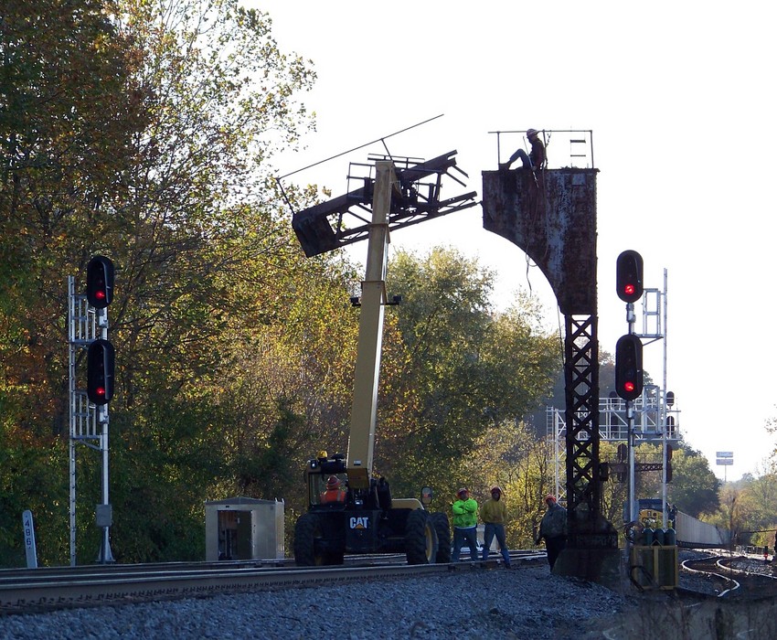 Photo of C&O Westbound Signal at Milton