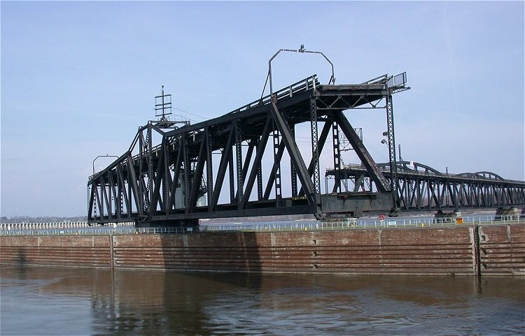 Photo of Mississippi River Swing Bridge, Keokuk, Iowa, March 2006