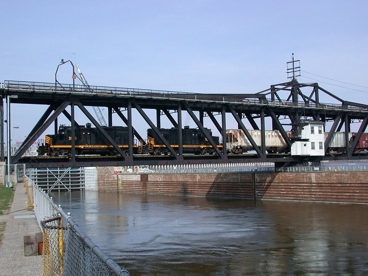 Photo of Keokuk Junction (PREX) GP20 Units 2053-2018 on Keokuk Swing Bridge, March 2006