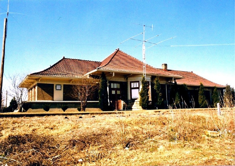 Photo of Pennsylvania (CA&C) depot at Mt. Vernon, Ohio 1988