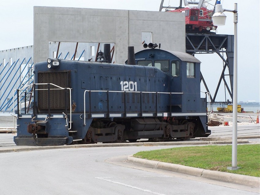 Photo of North Carolina Port Authority SW1200 1201
