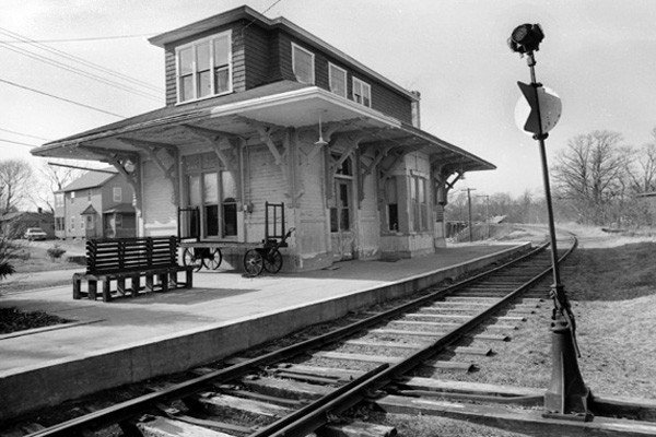 Photo of 3 of 4, Peace  Dale Station LQQn west in 1974