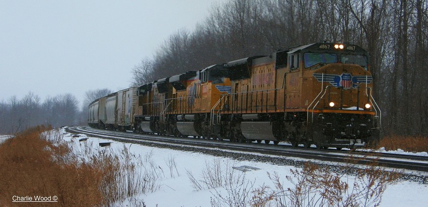 Photo of CSX Q390 creeps out of Churchville with a solid UP lashup!