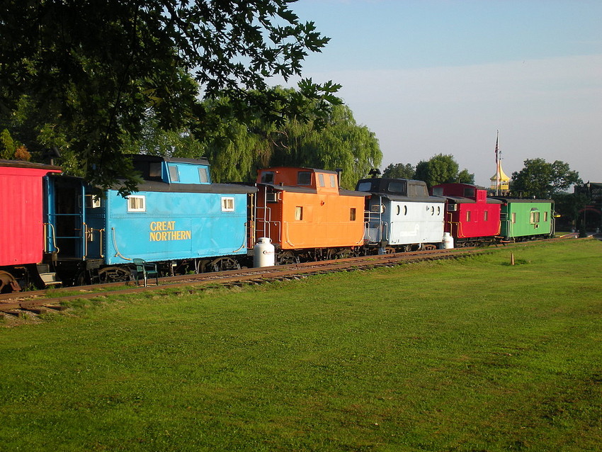 Photo of Caboose Hunt: GN and others