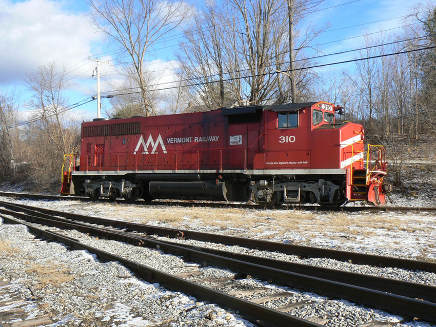 Photo of Decent side profile of VRS 310, a GP40-2W, a former CN locomotive.