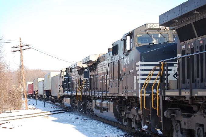 Photo of EB Norfolk Southern at the diamond in Palmer, MA