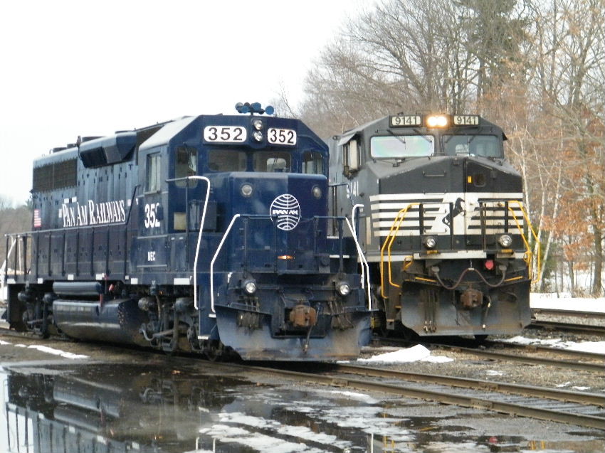Photo of EDNA NS 9141 and PAN AM 352
