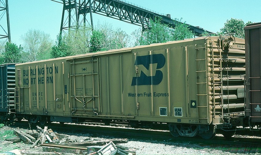 Photo of BNFE Reefer No. 8555