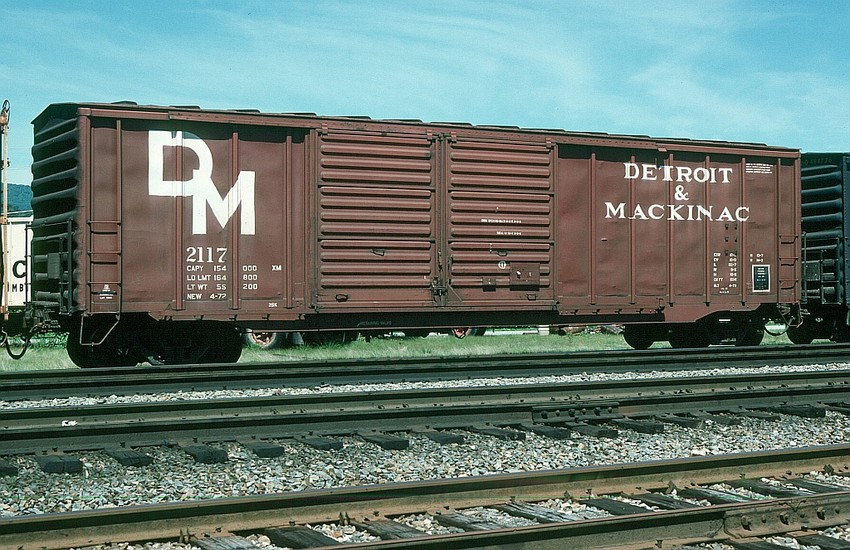 Photo of DM Box Car No. 2117