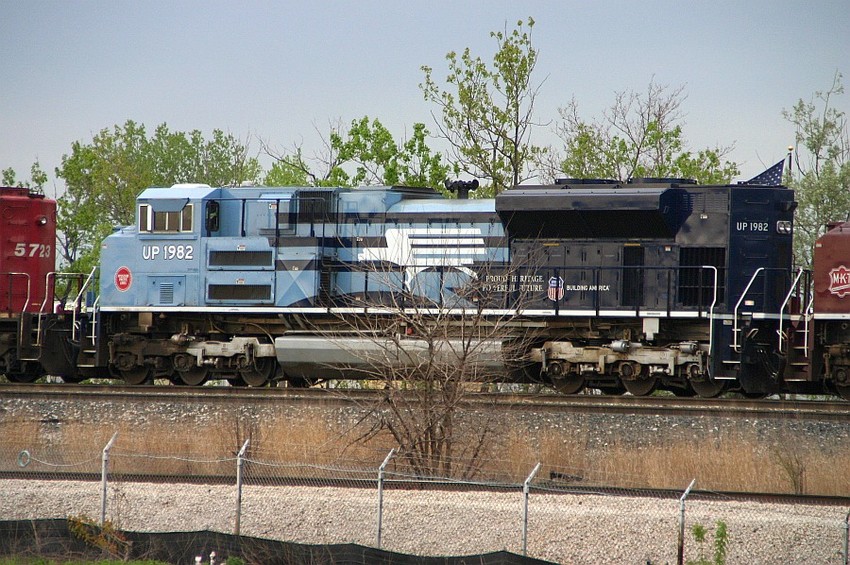 Photo of UP 1982 at Blue Island, IL