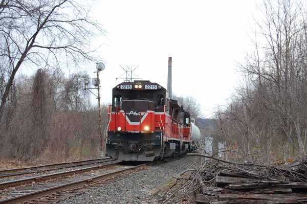 Photo of Empty Mt. Tom Coal Train 1