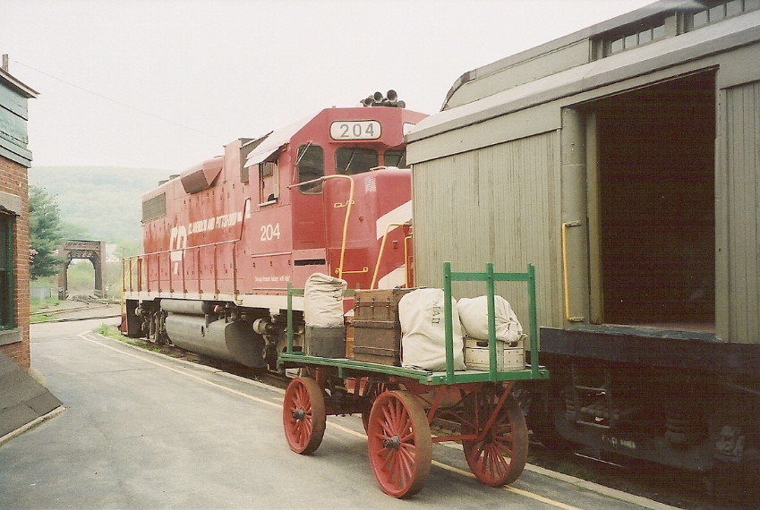 Photo of Clarendon & Pittsford Railroad #204 and the mail