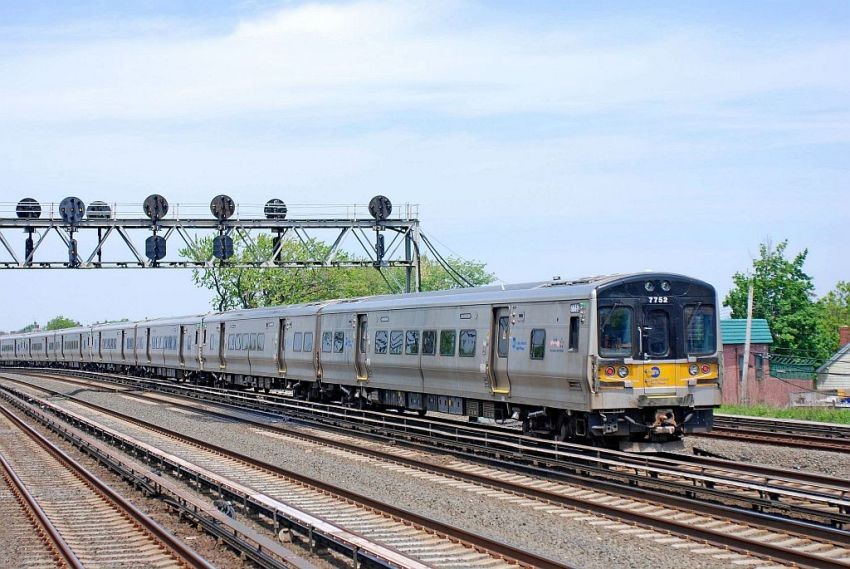 Photo of LIRR at departing Woodside