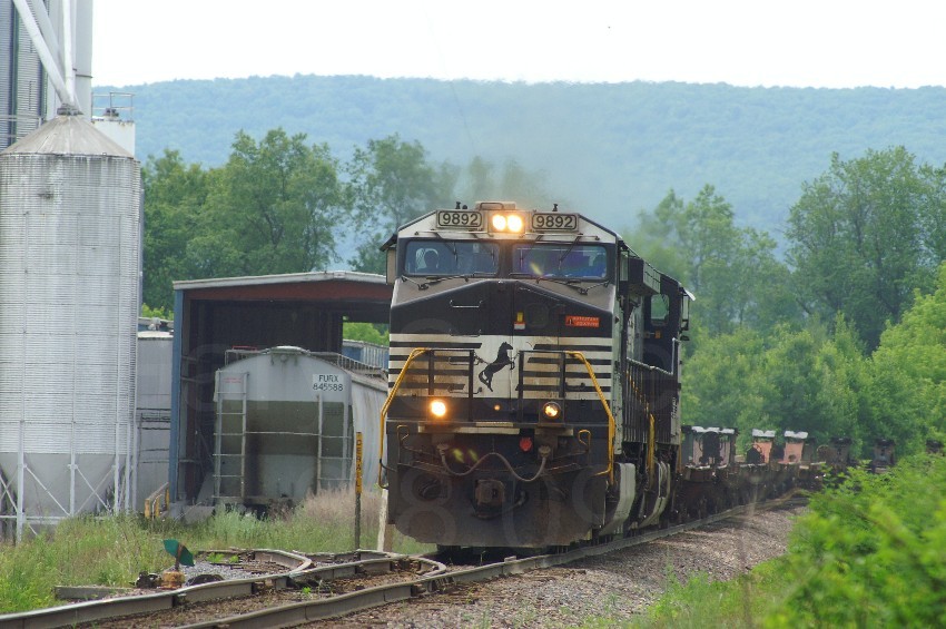 Photo of NS northbound intermodal on the D&H