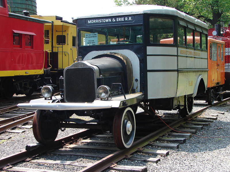 Photo of Morristown & Erie Rail Bus at Whippany Railroad Museum