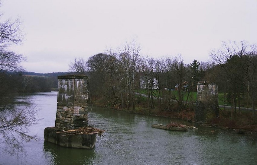Photo of Greenwich & Johnsonville bridge piers
