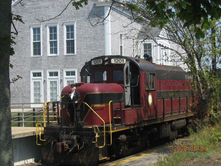 Photo of 1201 Pulling into the station
