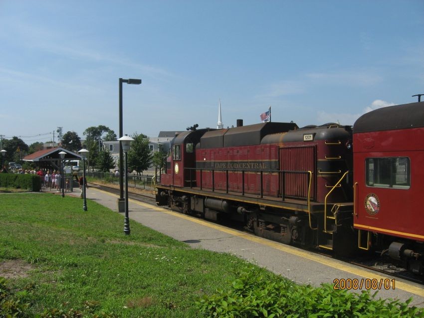 Photo of 1201 Pulling into the station--different angle