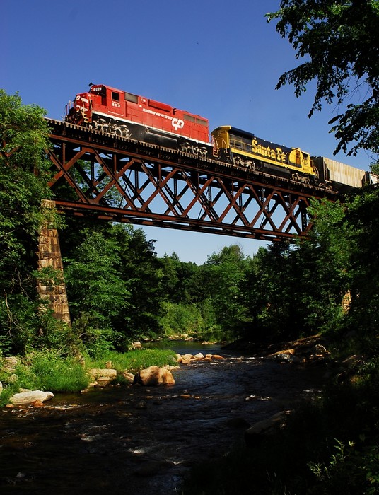 Photo of GMRC 263 crosses the Cuttingsville Trestle