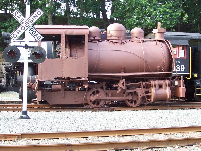 Photo of 0-4-0 steamer