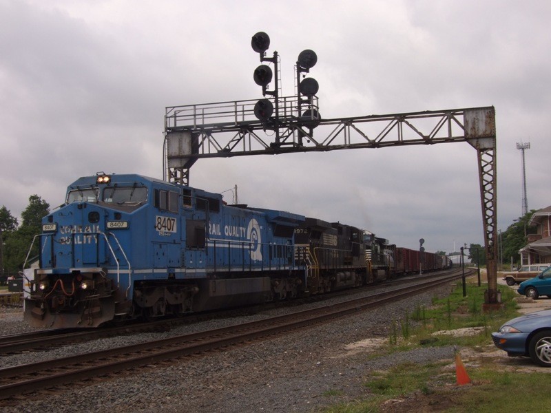 Photo of NS eastbound at Elkhart Station