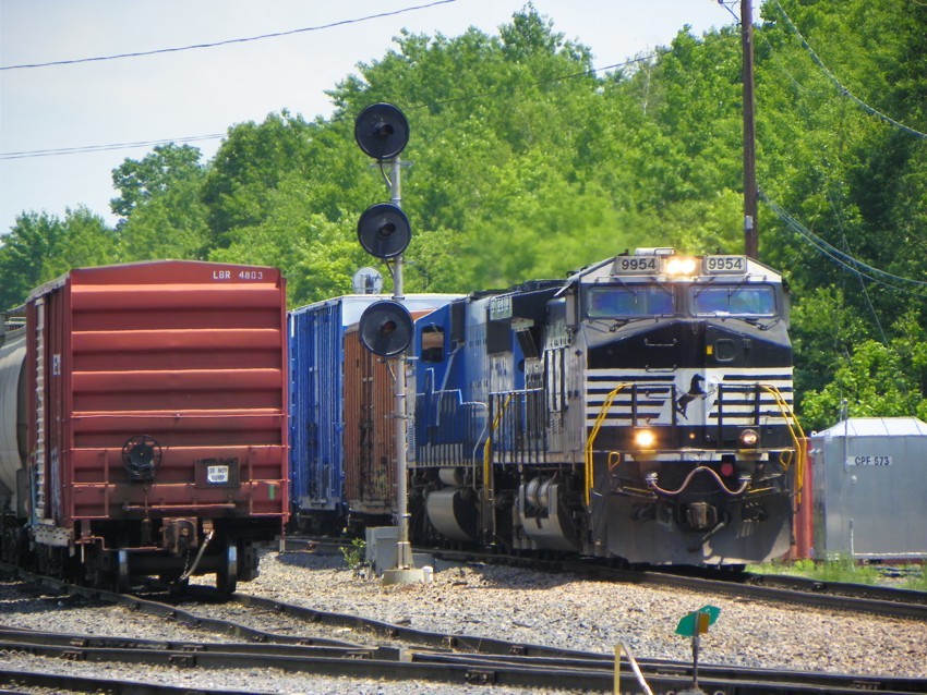 Photo of Norfolk Southern 9954 in Taylor, PA.