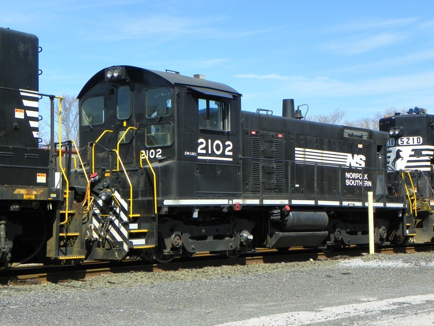 Photo of Norfolk Southern 2102 in King of Prussia, PA.