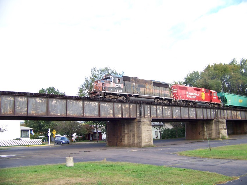 Photo of Canadian Pacific 4650 and 7309 in Wilkes-Barre, PA.