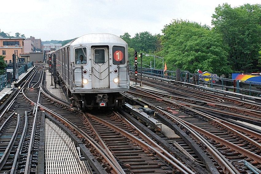 Photo of 1 Line train approaching 238th St