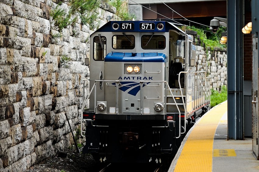 Photo of Amtrak 571 at New Rochelle, NY