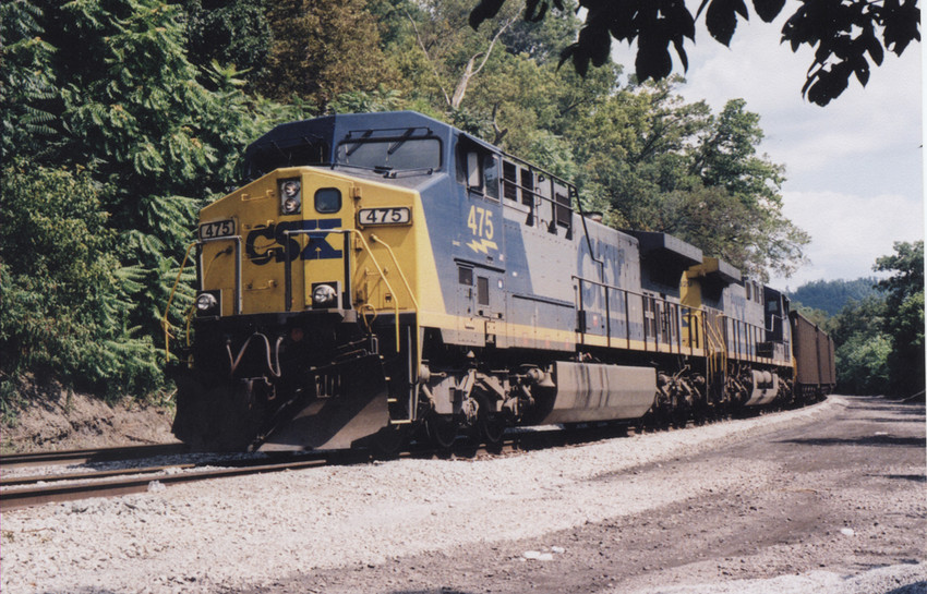 Photo of CSX 475 in Newell