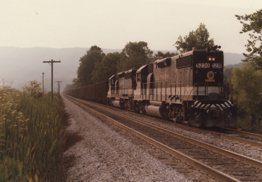 Photo of Southern GP38-2 and SD40-2