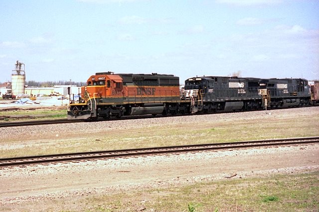 Photo of BNSF leads NS