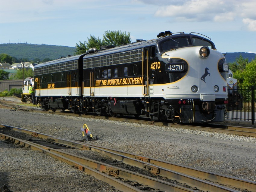 Photo of Norfolk Southern 4270 and 4276 in Scranton, PA.