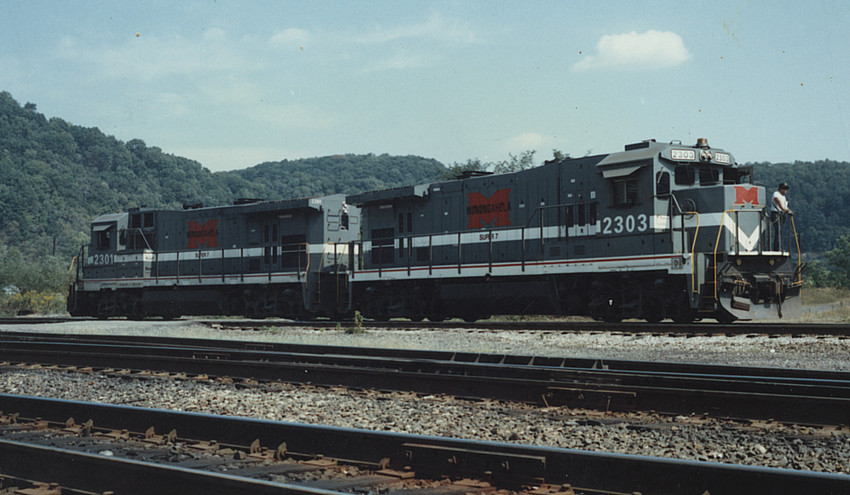 Photo of MRR Super 7's #2303 and 2301