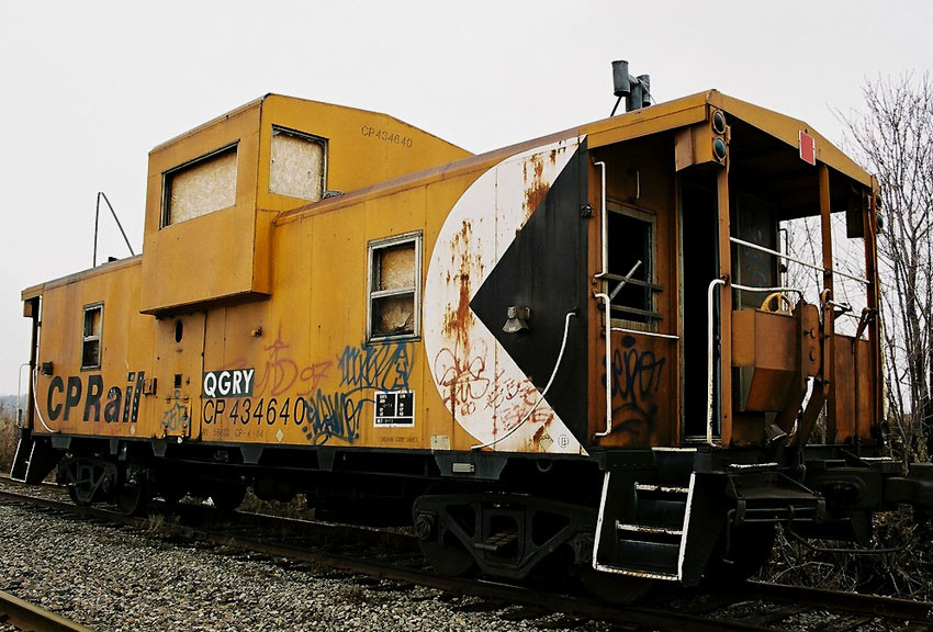 Photo of QGRY 434640 (CABOOSE)