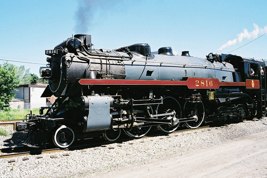Photo of CP 2816 IN MONTREAL-WEST (3)
