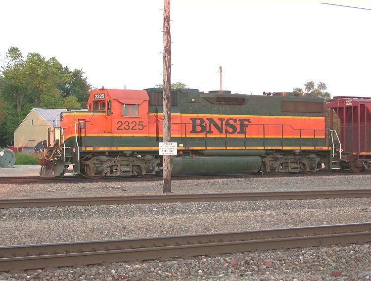 Photo of BNSF GP38 2325 at Mendota, Illinois, June 2009