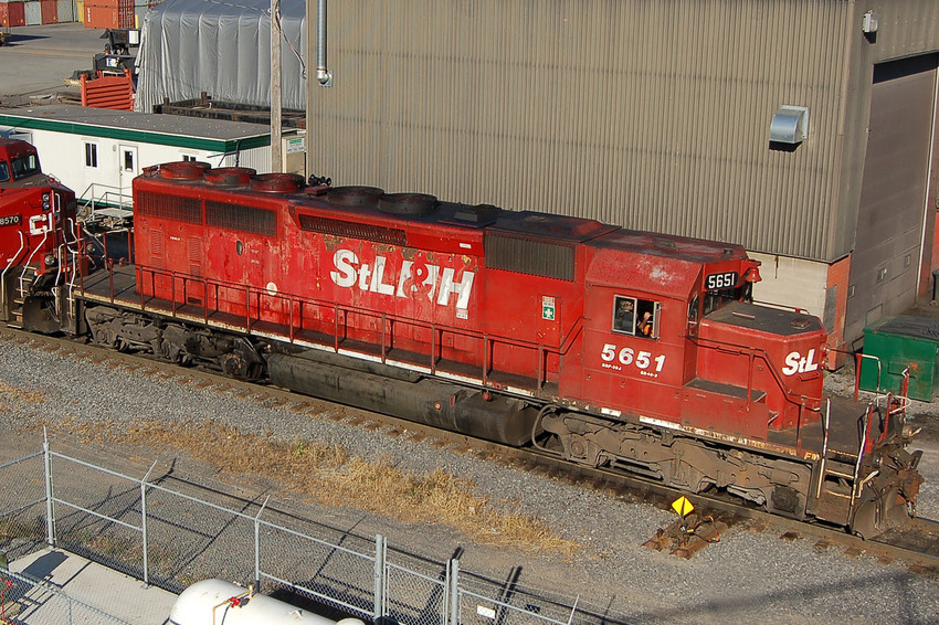 Photo of StL & H 5651 (SD40-2)