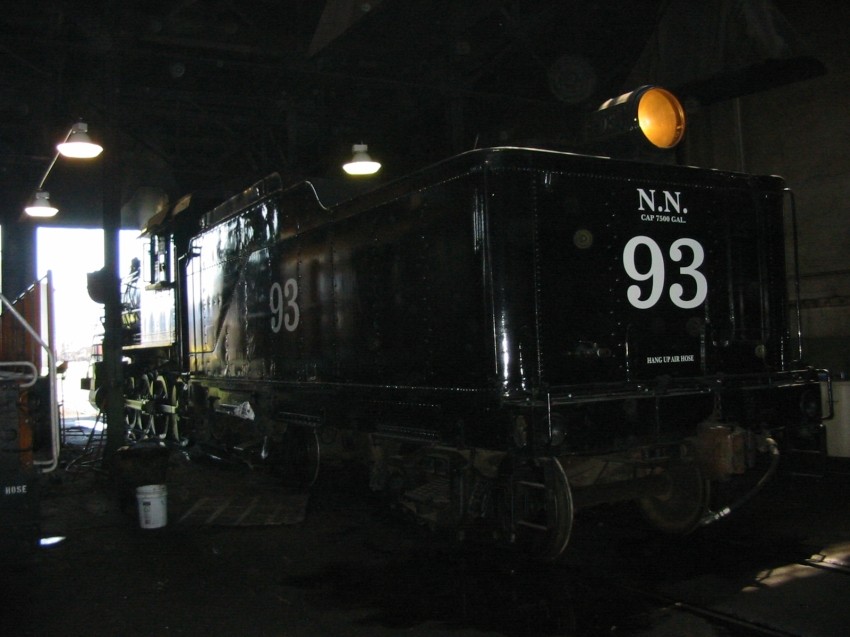 Photo of NNRR # 93 firing up in enginehouse