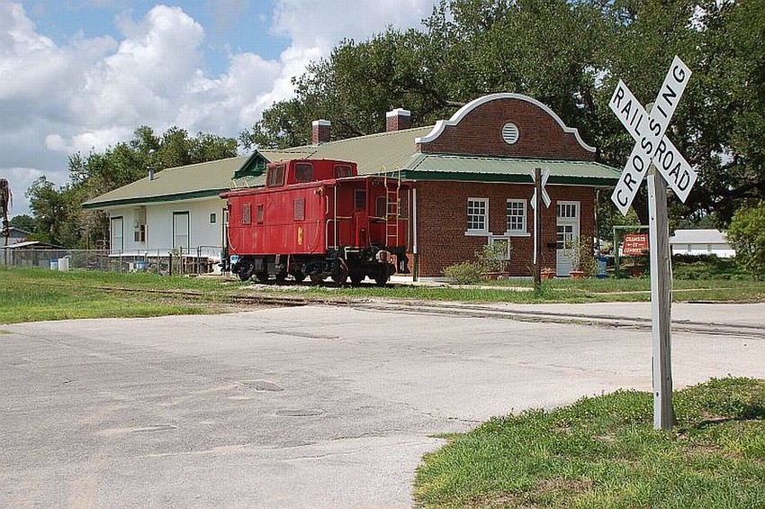 Photo of SAL Depot and Ex CO Caboose No. 903554