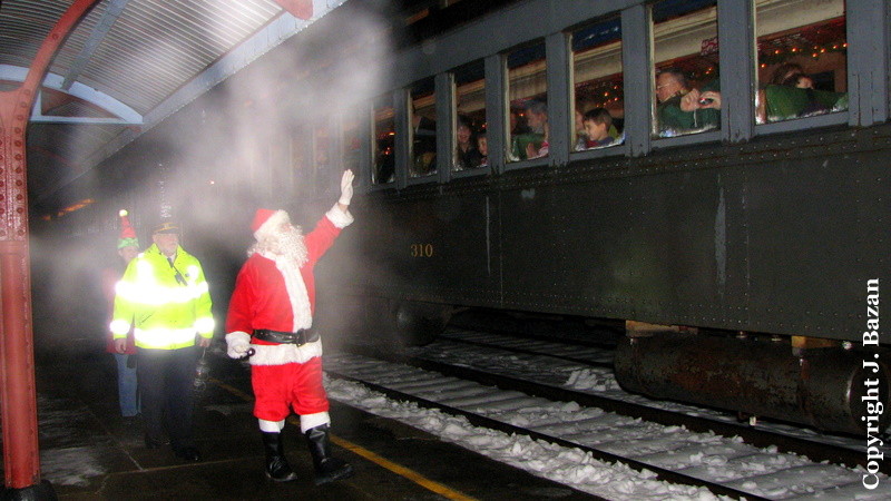Photo of Here Comes Santa Claus!