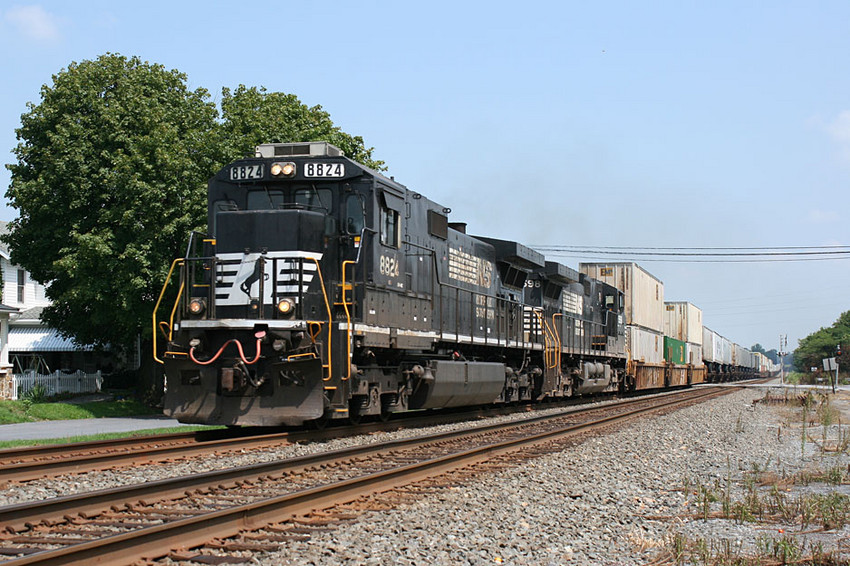 Photo of NS 8824 on 213