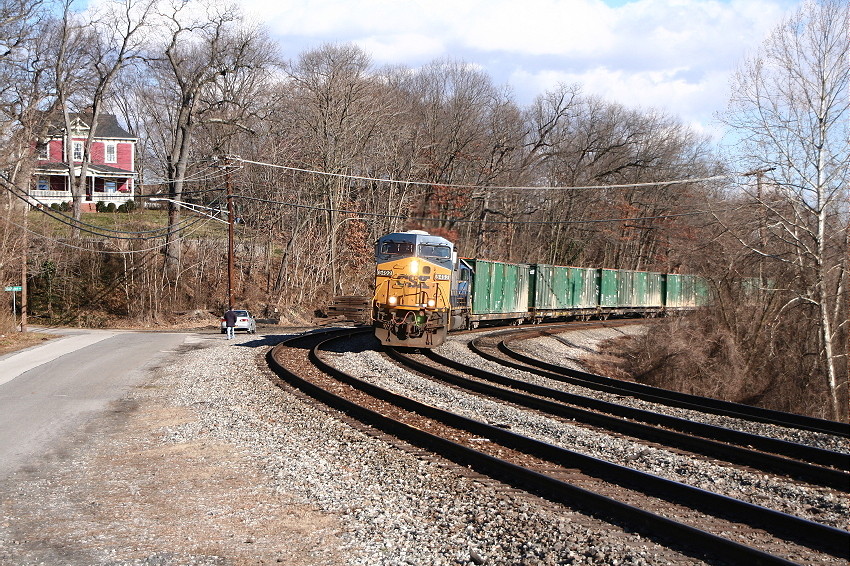 Photo of Q703 runding the bend at Relay