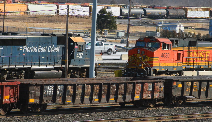 Photo of FEC & BNSF power on the Pit at selkirk