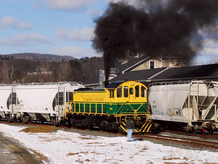 Photo of Claremont & Concord S4 105 switches West Leb