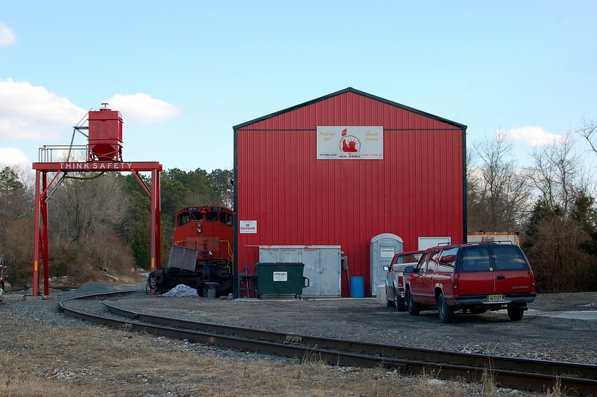 Photo of SRNJ Facilities and MLW M420 No. 3519