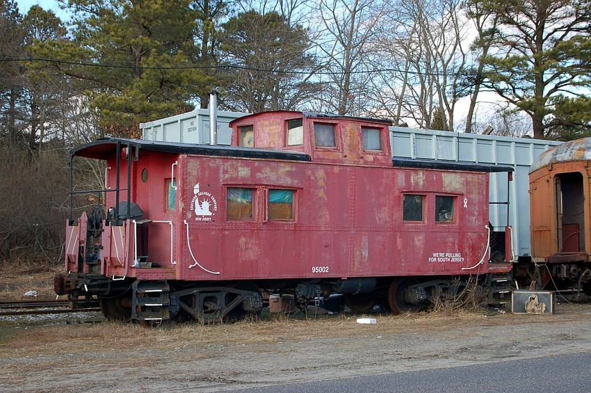 Photo of SRNJ Caboose No. 95002